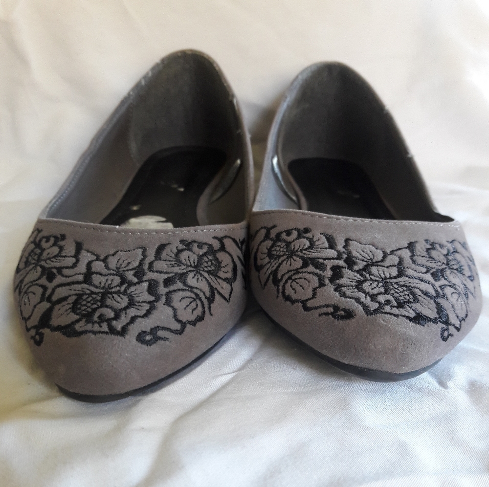 Grey & Black Flower Flats Sz 6.5